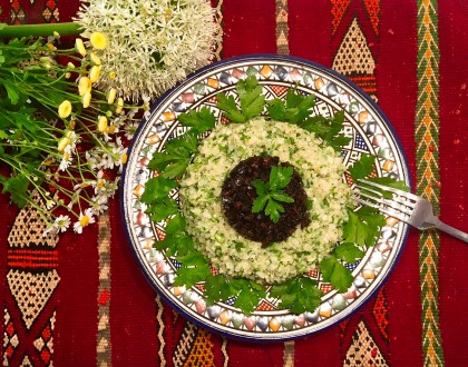 Za'alouk de chou-fleur au cumin et olives noires