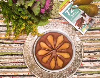 Gâteau fondant aux amandes, chocolat et poires