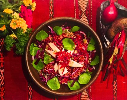 Salade de kasha aux betteraves, chou rouge et poisson fumé, vinaigrette aux capres