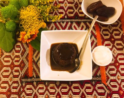 Sticky toffee pudding aux dattes et au sirop de liège